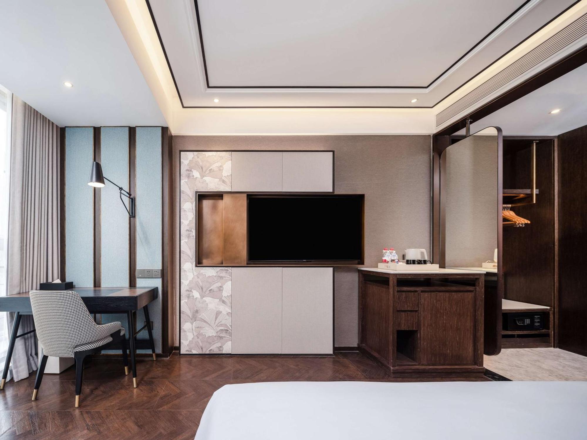 Hilton Garden Inn Beijing Guomao Экстерьер фото