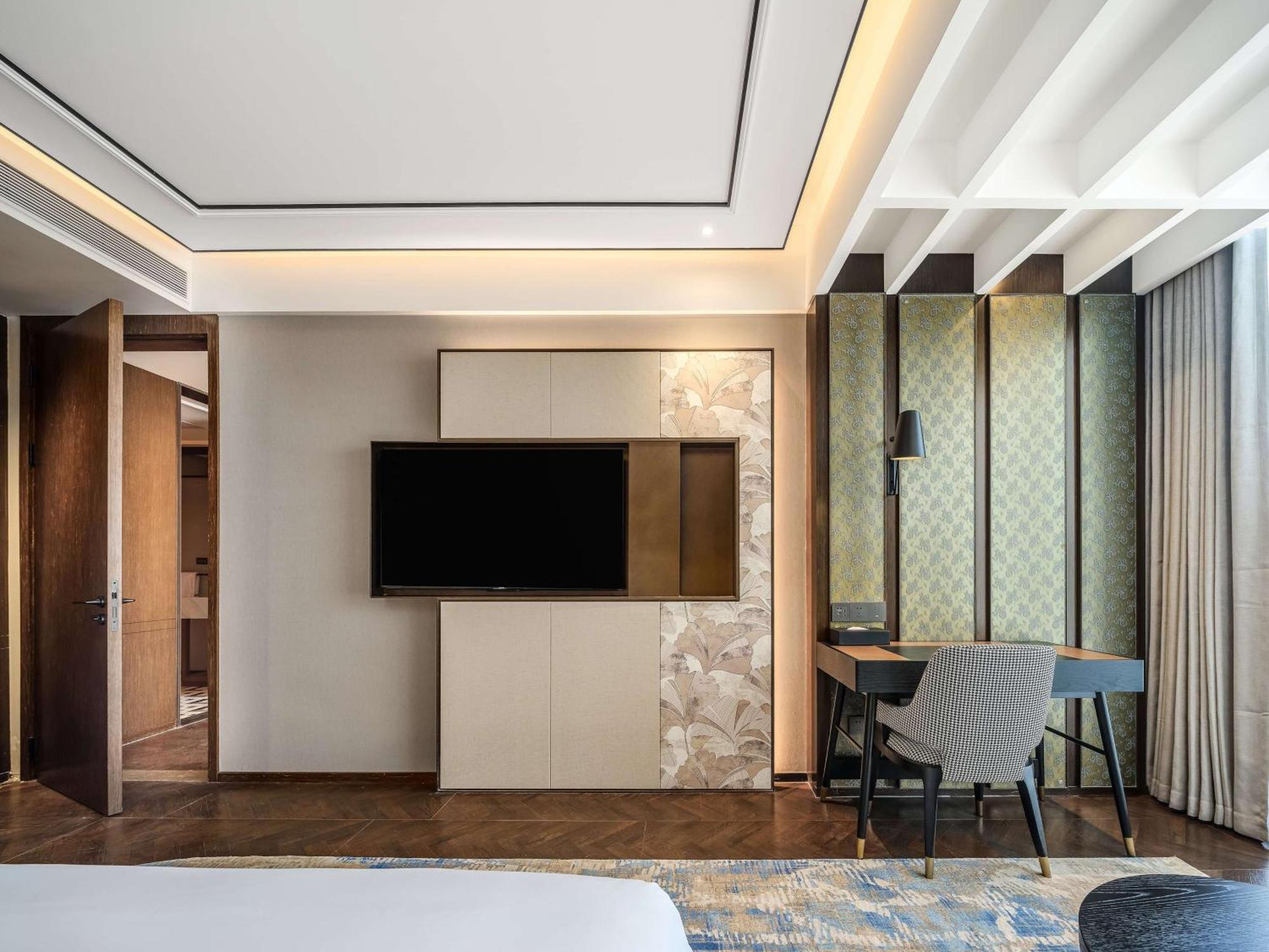Hilton Garden Inn Beijing Guomao Экстерьер фото