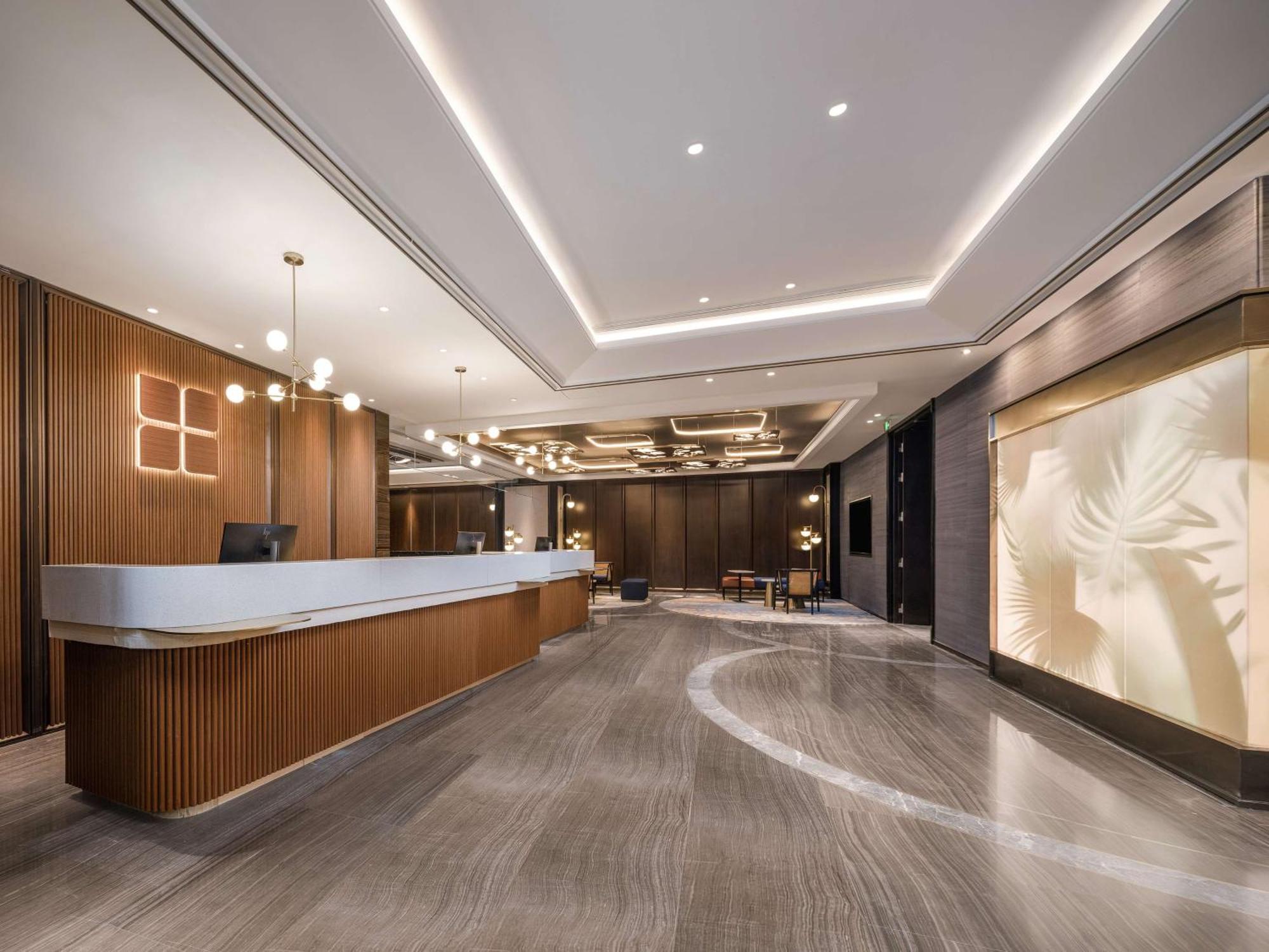 Hilton Garden Inn Beijing Guomao Экстерьер фото