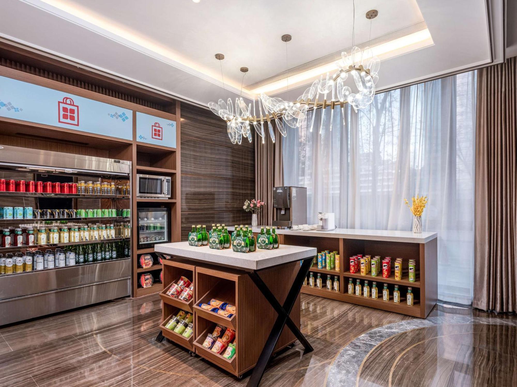 Hilton Garden Inn Beijing Guomao Экстерьер фото