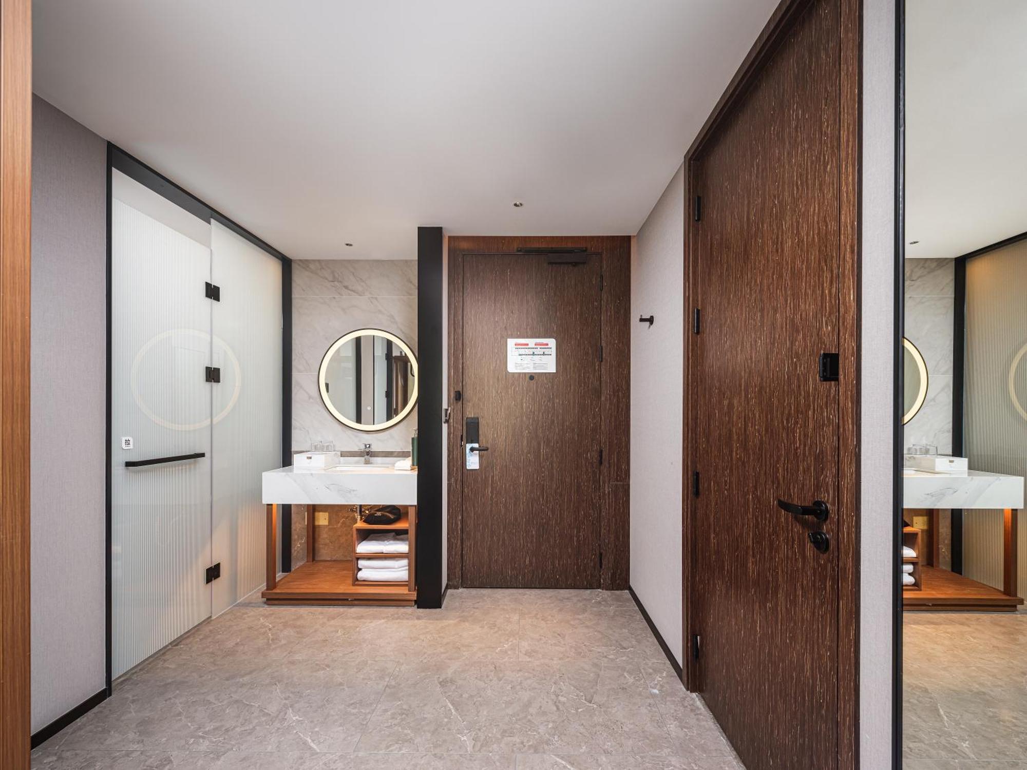 Hilton Garden Inn Beijing Guomao Экстерьер фото